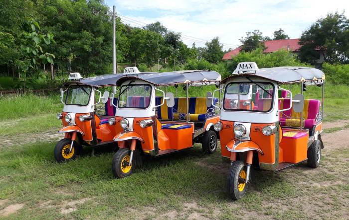 Petualangan Naik Tuk-Tuk